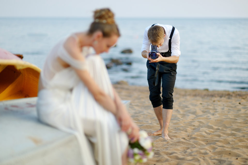 what-you-need-in-your-camera-bag-to-successfully-shoot-weddings